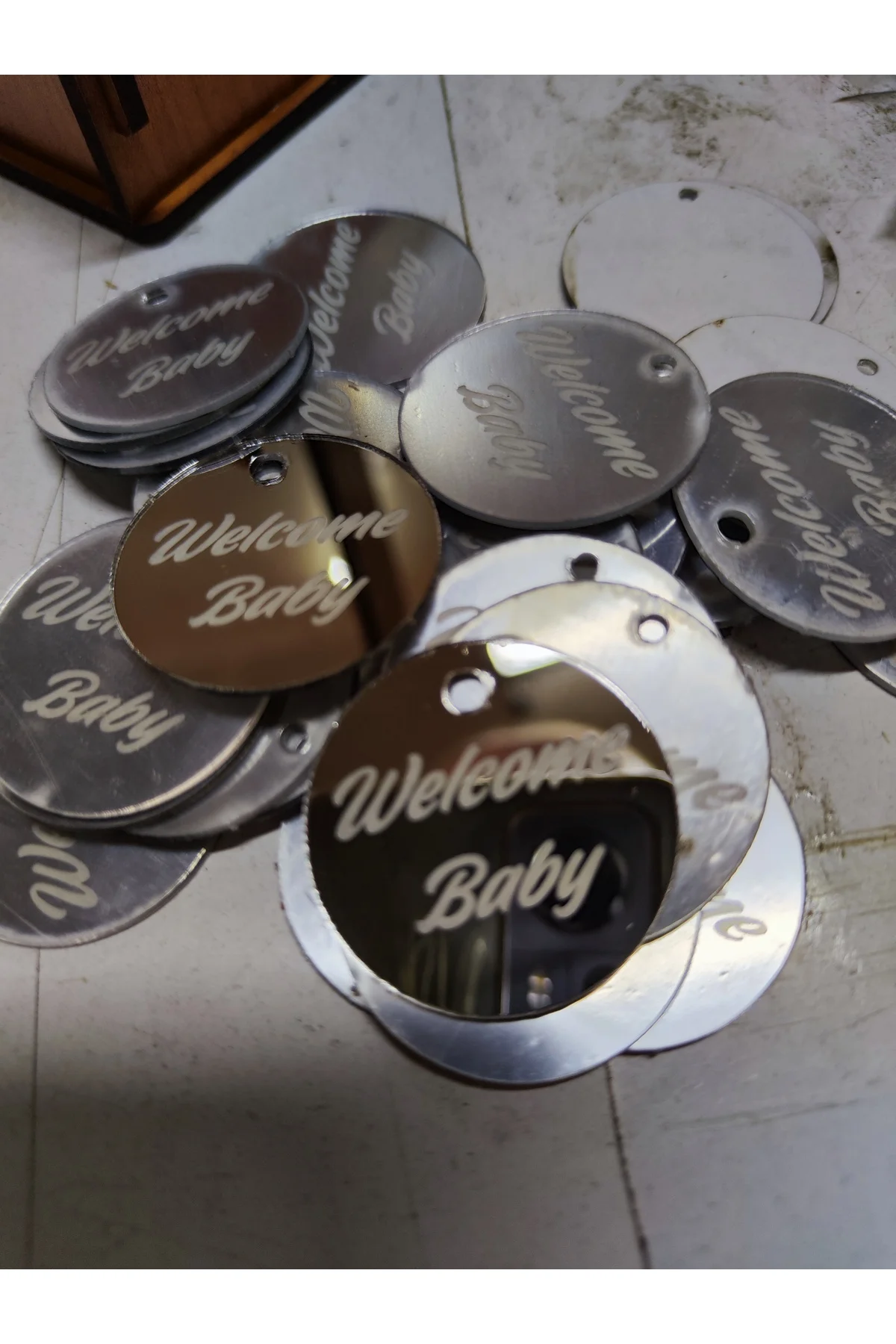 25 adet Welcome Baby yazılı Gold Gümüş (Silver) Delikli yapışkanlı etiket
