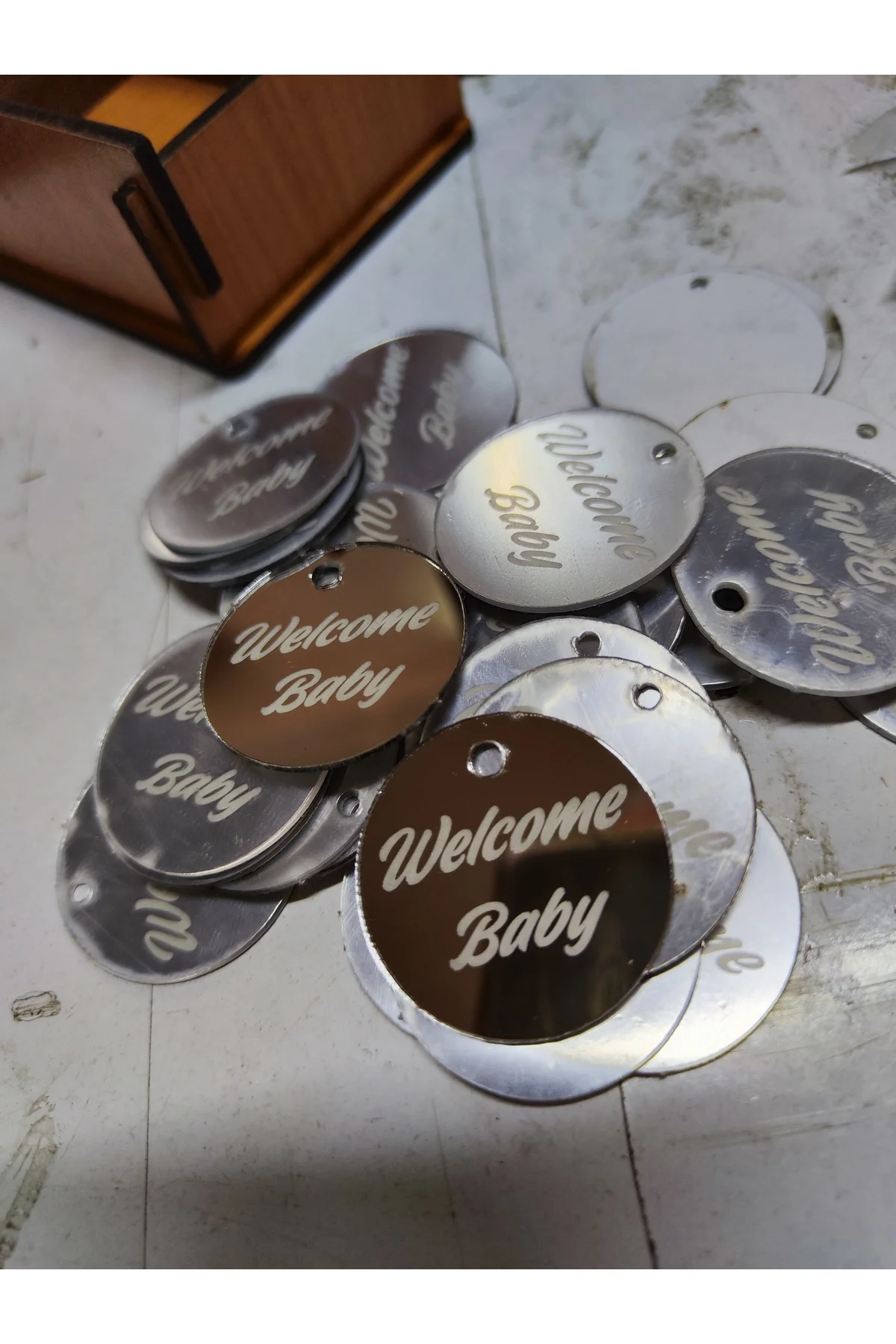25 adet Welcome Baby yazılı Gold Gümüş (Silver) Delikli yapışkanlı etiket - Fikart Görsel 2