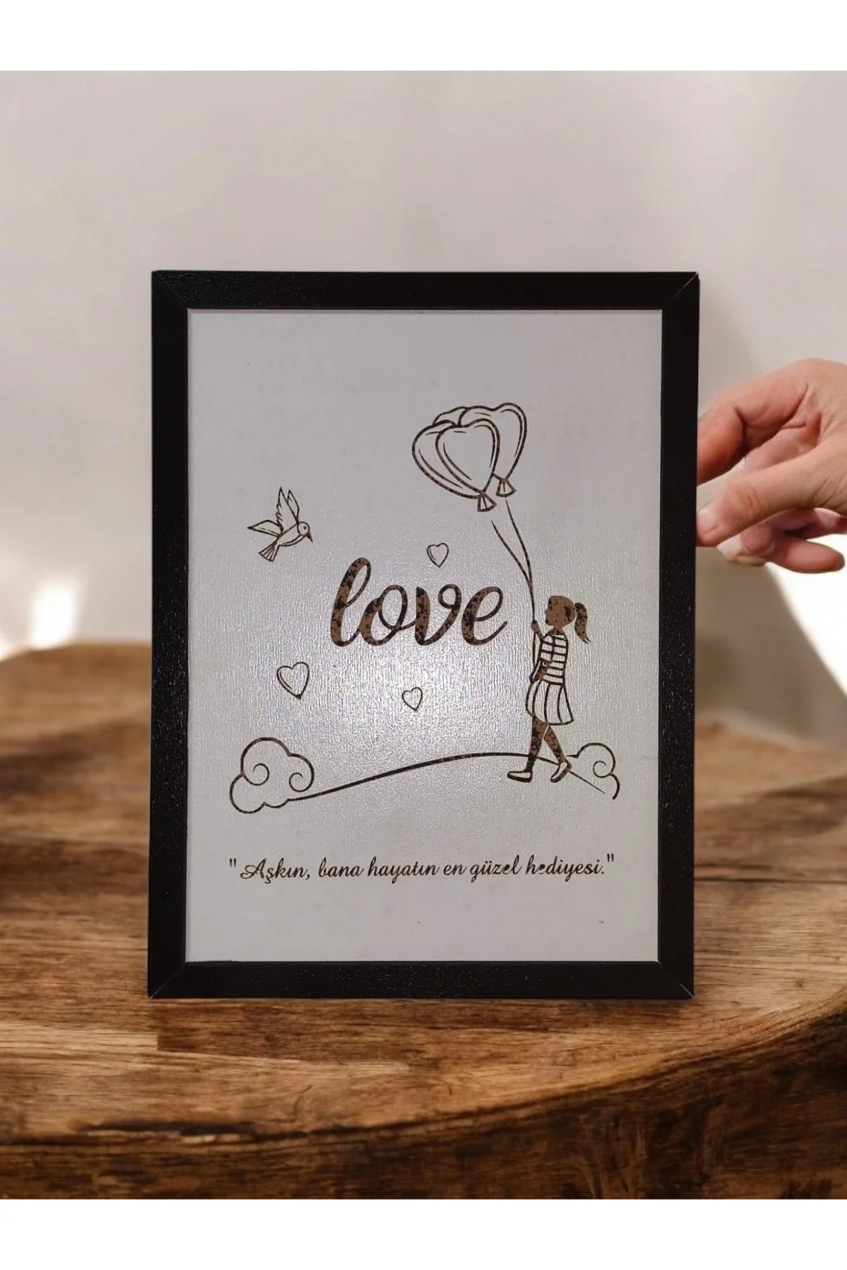 Kişiye Özel Ahşap Tablo – İsimli ve Sevgi Sözlü MDF Çerçeveli Dekoratif Duvar Tablosu (20x15 cm)