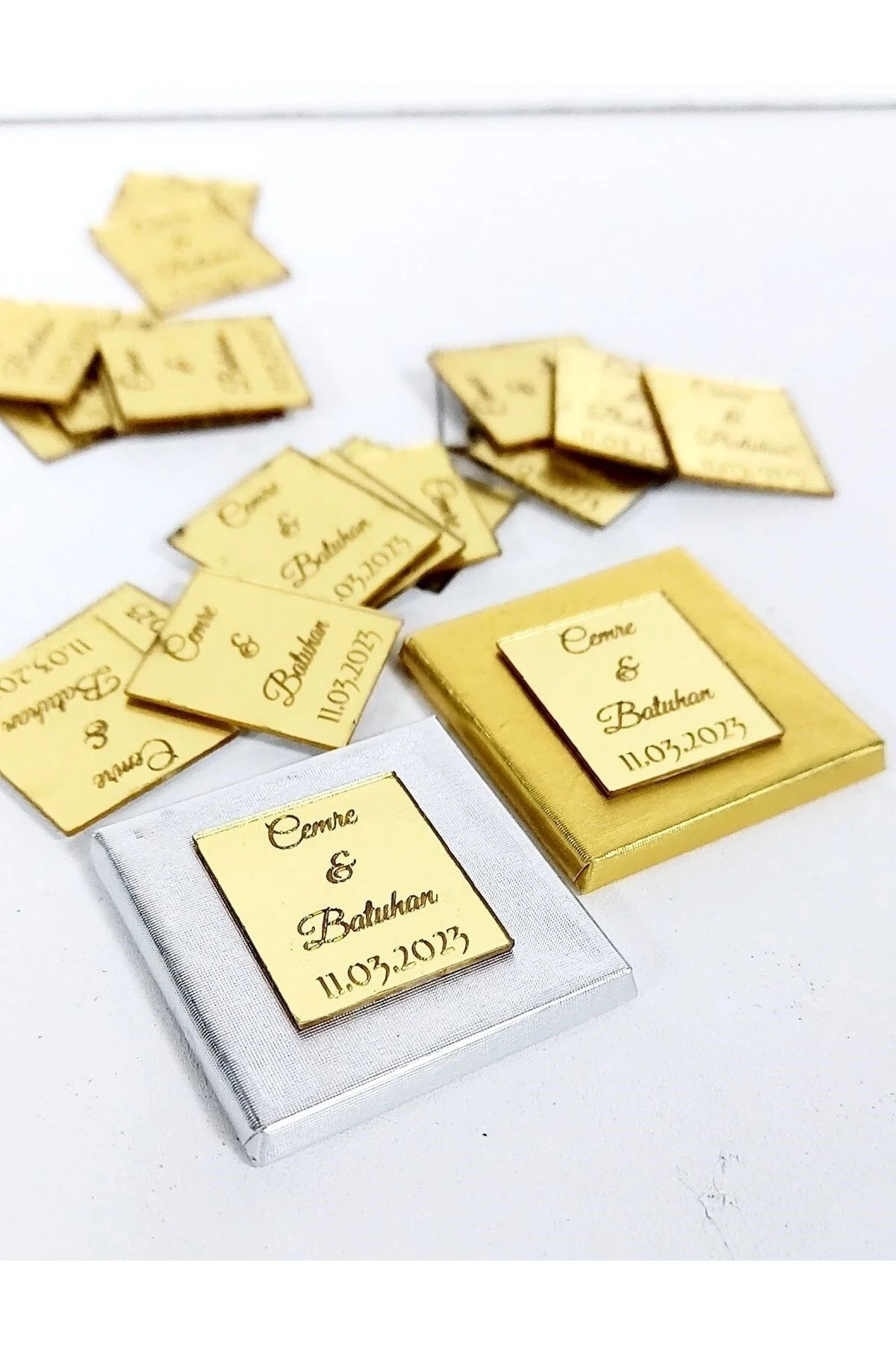 50 Adet Kare Çikolata Üzerine Gold Pleksi Isim