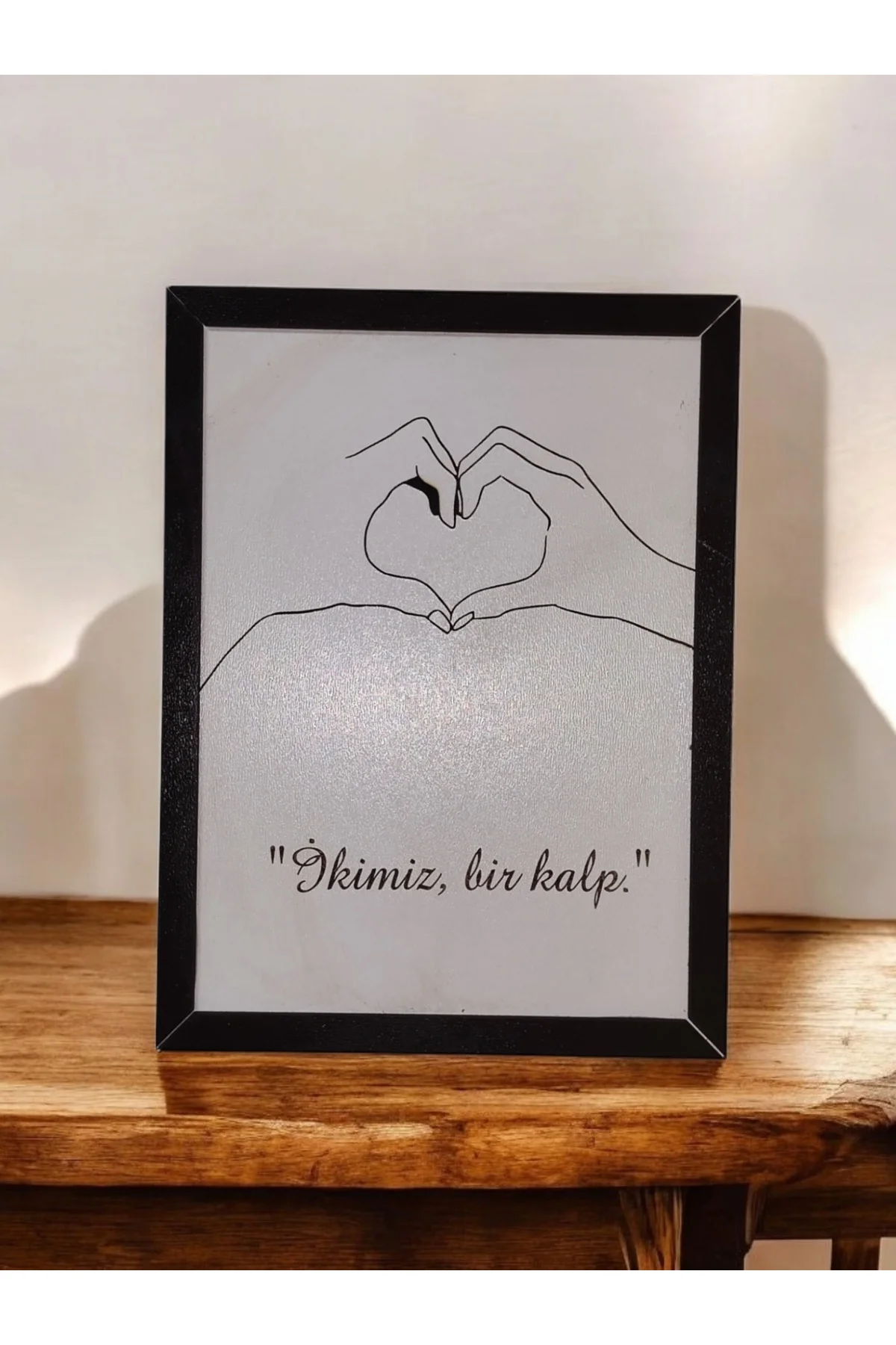 Kişiye Özel Ahşap Tablo – İsimli ve Sevgi Sözlü MDF Çerçeveli Dekoratif Duvar Tablosu (20x15 cm) - Fikart Görsel 2