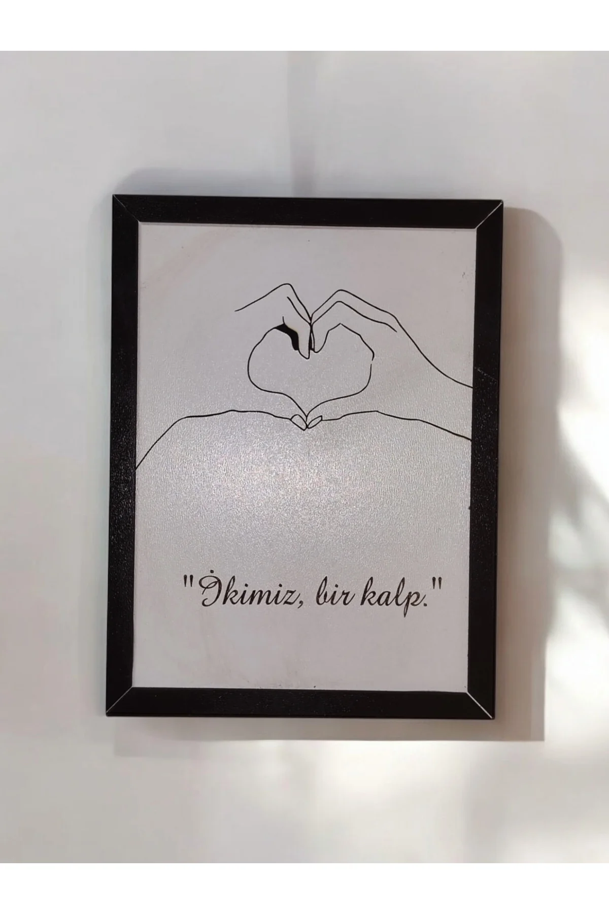 Kişiye Özel Ahşap Tablo – İsimli ve Sevgi Sözlü MDF Çerçeveli Dekoratif Duvar Tablosu (20x15 cm)