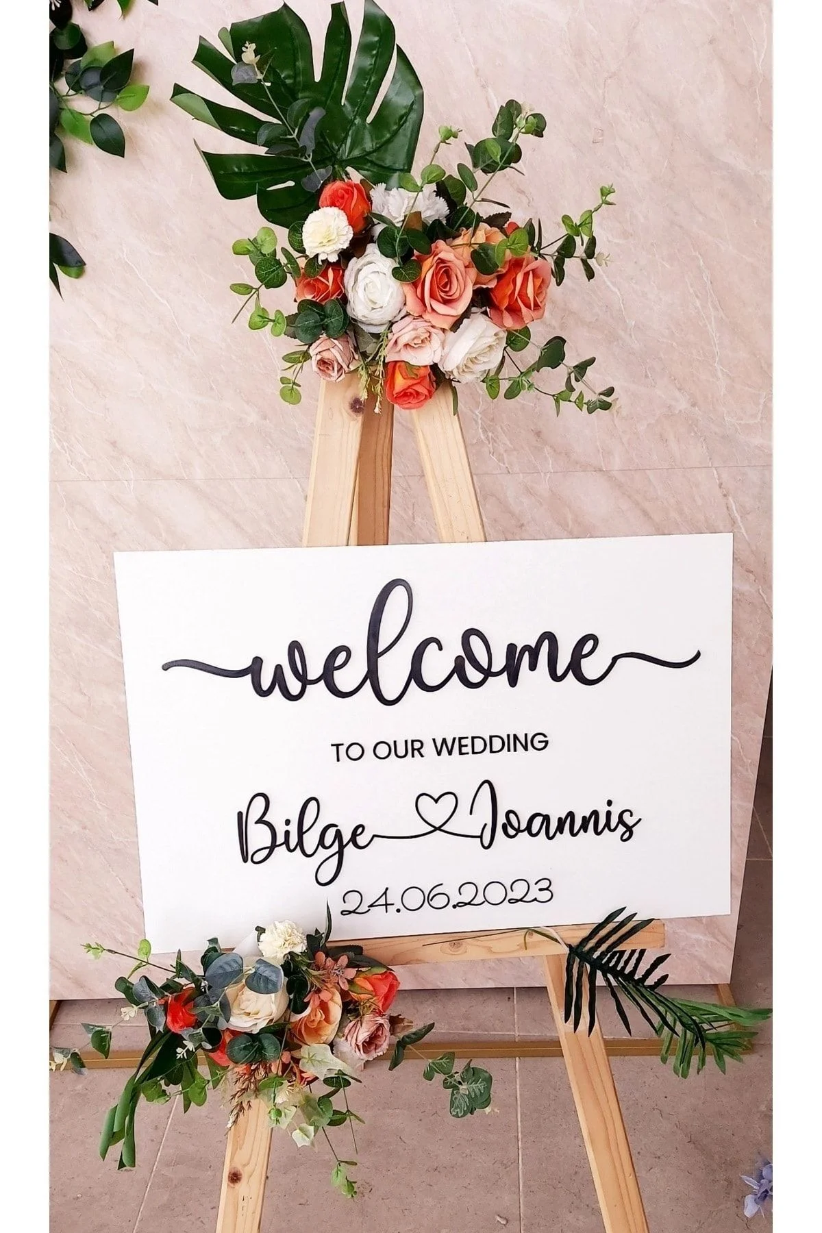 Kişiye Özel Ahşap Mdf Welcome to Our Wedding Yazılı Beyaz Zemin Siyah Yazı Karşılama Panosu