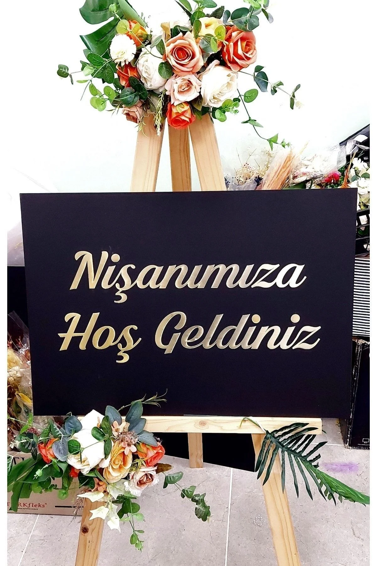 Nişanımıza Hoş Geldiniz Siyah Zemin Gold Pleksi Yazılı Karşılama Panosu