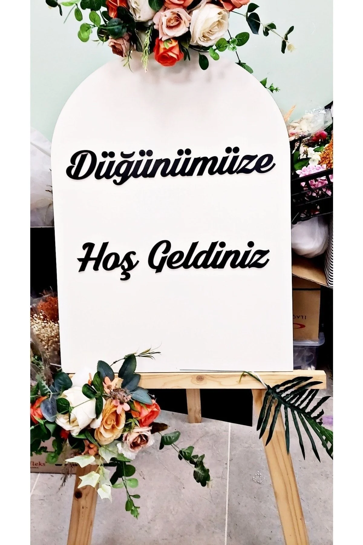 Düğünümüze Hoş Geldiniz Yazılı Beyaz Zemin Siyah Yazı Karşılama Panosu